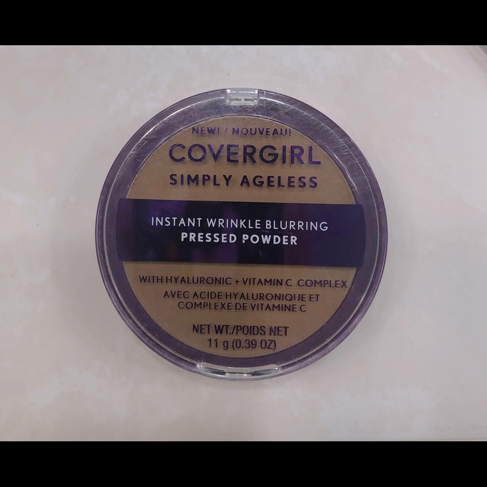 NEW~ CoverGirl Simply Ageless Instant Wrinkle Blurring Pressed Powder.